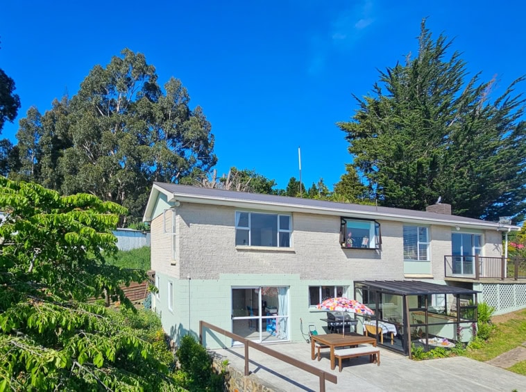 McGuire Real Estate | Dunedin - 19 Dalrymple Street - Pine Hill